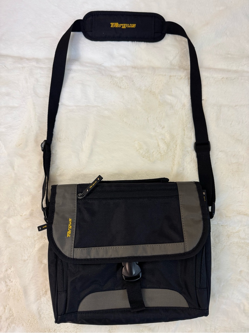 Targus Black and Gray Messenger Shoulder Bag